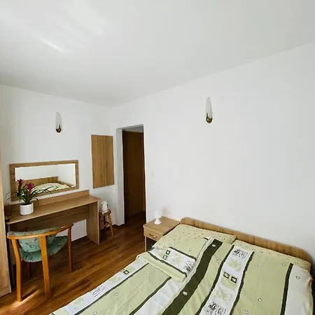 Kinga Homestay *